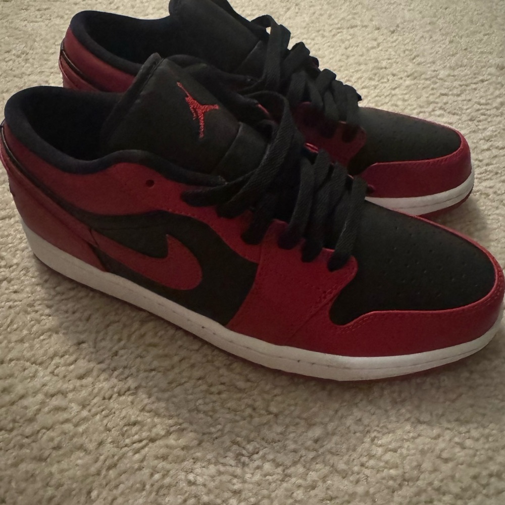 Jordan Men's Black and Red Sneakers